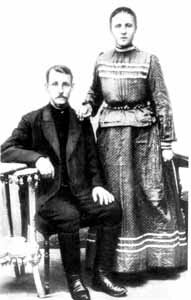 Родители Сергея Есенина - Александр Никитич и <br>Татьяна Федоровна.  1905г.